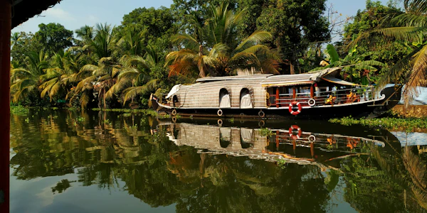 Easy houseboat booking Alleppey Kerala
